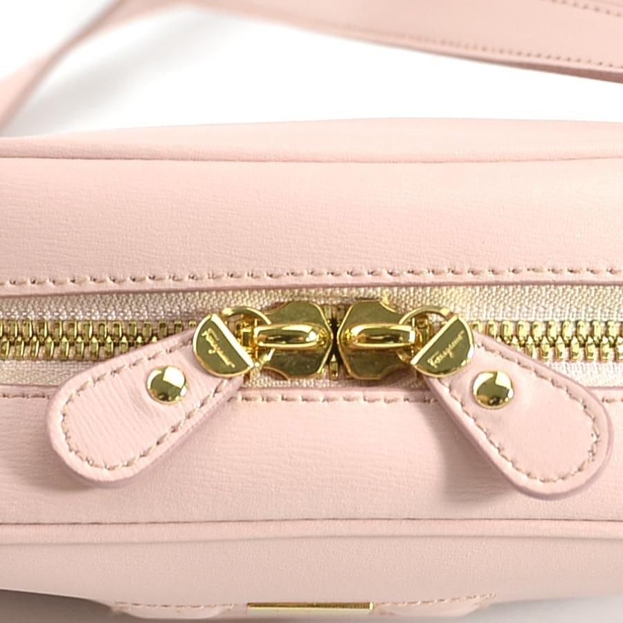 サルヴァトーレフェラガモ Salvatore Ferragamo 斜め掛けショルダーバッグ ガンチーニ レザー ライトピンク ゴールド レディース e59414g