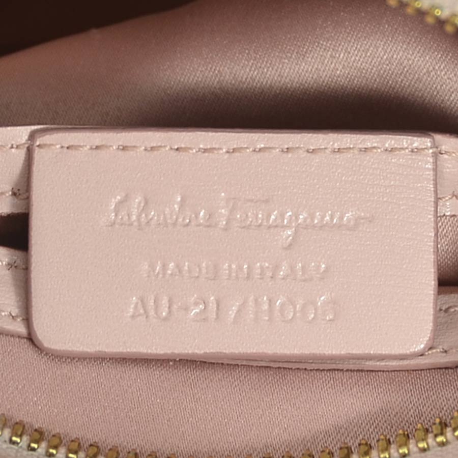 サルヴァトーレフェラガモ Salvatore Ferragamo 斜め掛けショルダーバッグ ガンチーニ レザー ライトピンク ゴールド レディース e59414g