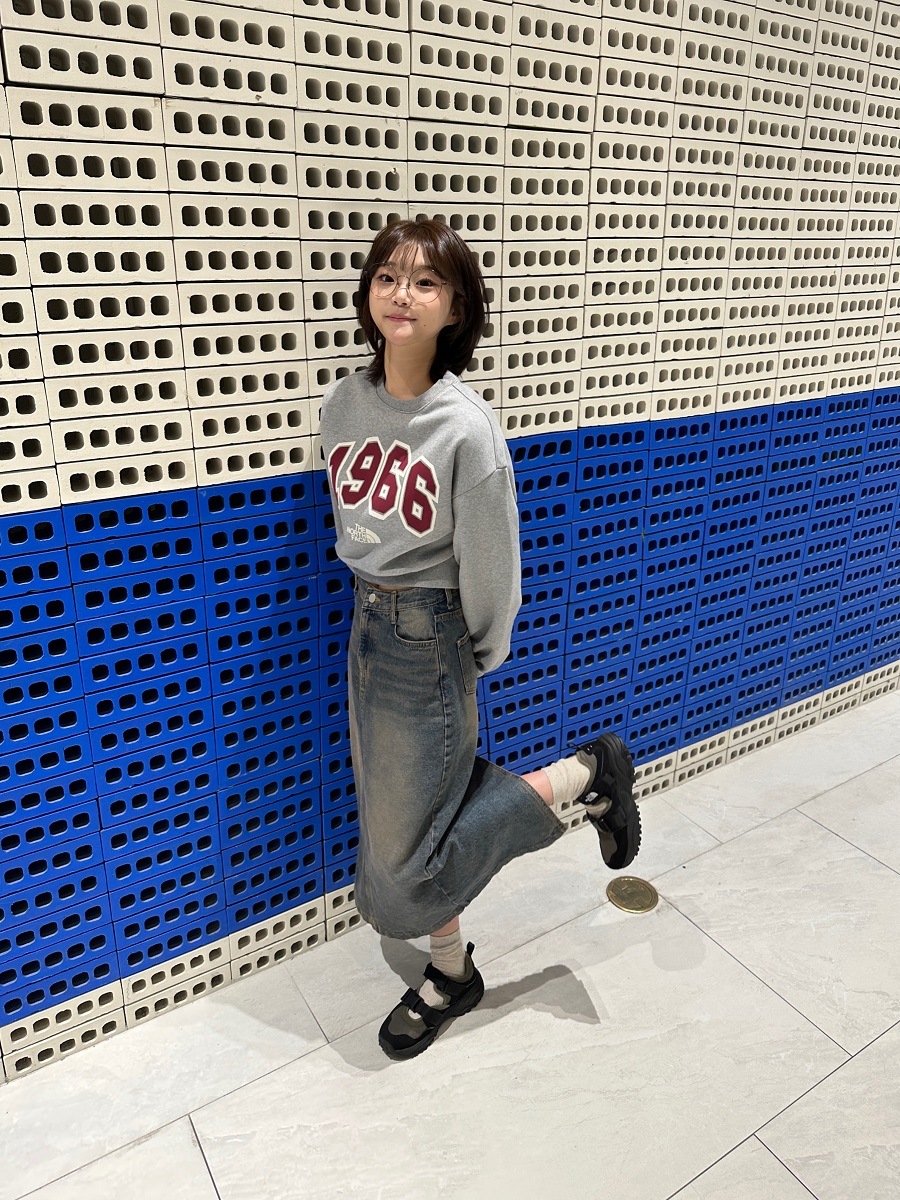 1966 LOGO SWEATSHIRTS 4色 新商品 男女共用 韓国人気 カップルアイテム 肝節期 韓国ファッション ストリートファッション 女性服 冬のファッション