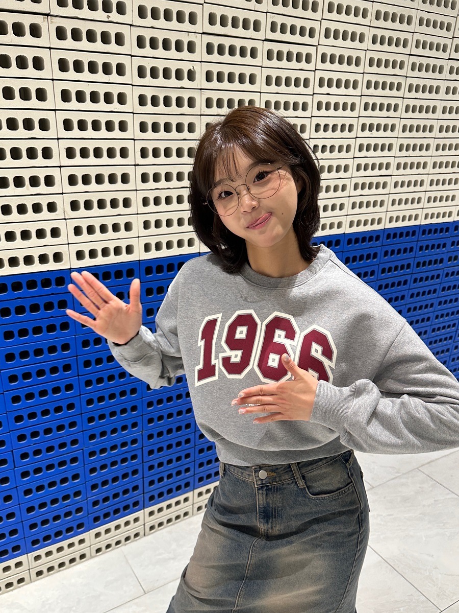 1966 LOGO SWEATSHIRTS 4色 新商品 男女共用 韓国人気 カップルアイテム 肝節期 韓国ファッション ストリートファッション 女性服 冬のファッション