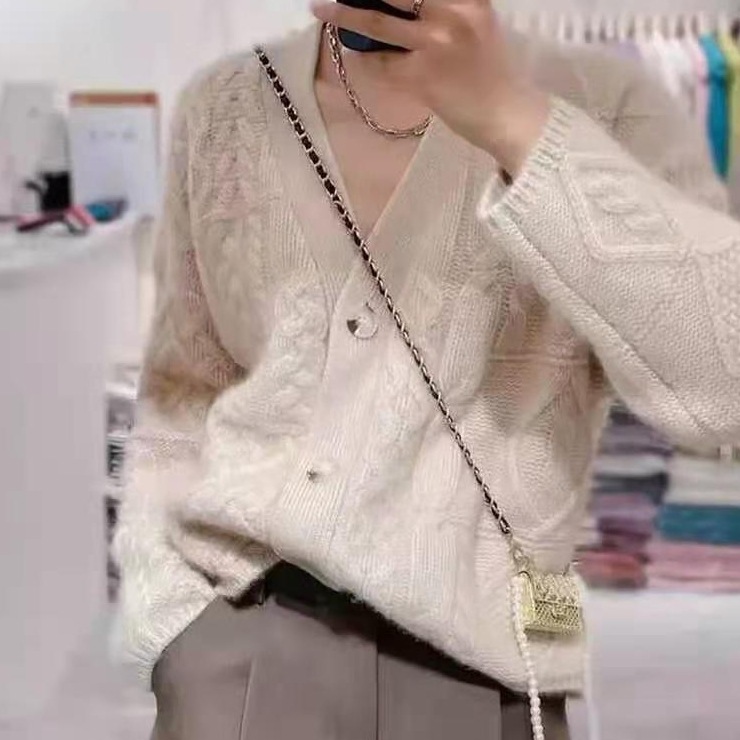 レディース トップス ニット セーター カーディガン 上着 羽織 前開き 長袖 Vネック 襟なし ワイド もこもこ ふわふわ ふっくら 伸縮性 ボタン かわいい 大人可愛い きれいめ シンプル レディース トップス ニット セーター カーディガン 上着 羽織 前開き 長袖 Vネック 襟なし ワイド もこもこ ふわふわ ふっくら 伸縮性 ボタン かわいい 大人可愛い きれいめ シンプル