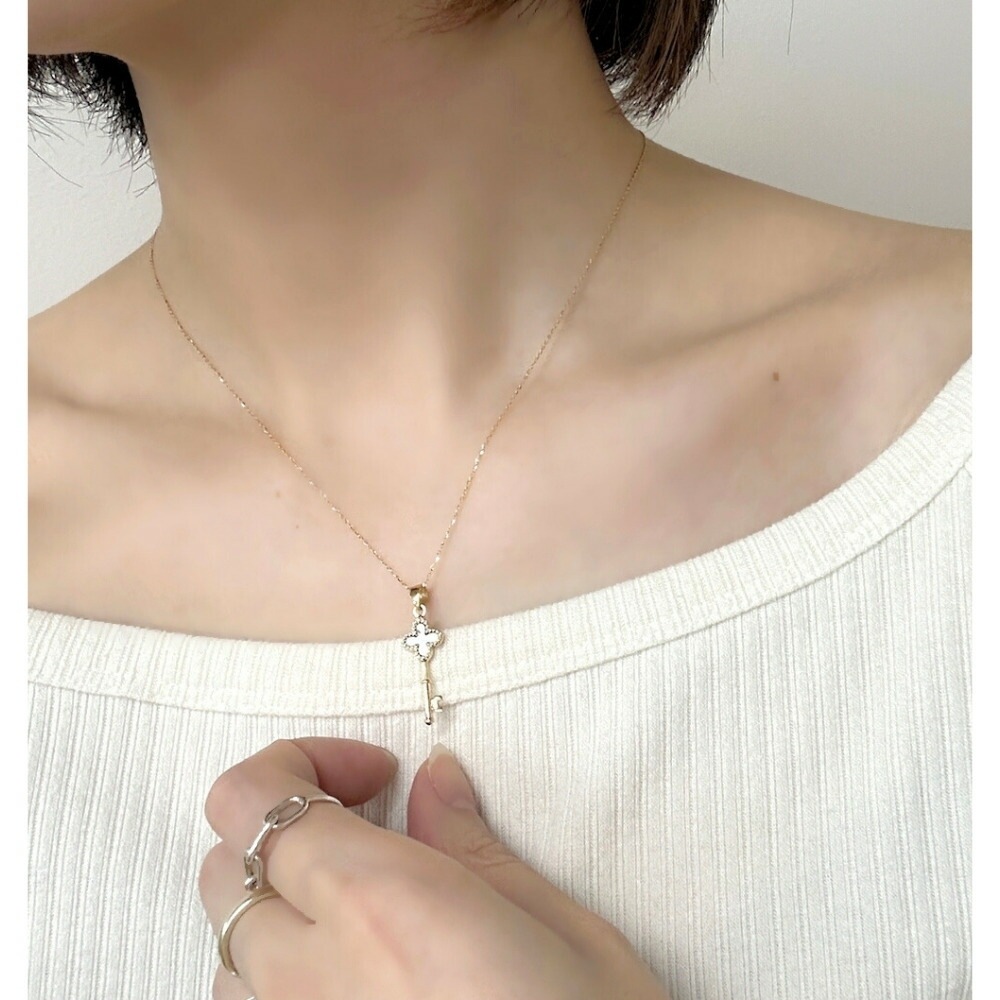 K18 18金 ネックレス レディース ゴールド ミルグレイン 鍵 パール チェーンネックレス シンプル ペンダント ギフト プレゼント 女性 妻 母 誕生日 結婚記念日 高級感 上品 華奢 ランキン K18 18金 ネックレス レディース ゴールド ミルグレイン 鍵 パール チェーンネックレス シンプル ペンダント ギフト プレゼント 女性 妻 母 誕生日 結婚記念日 高級感 上品 華奢 ランキン