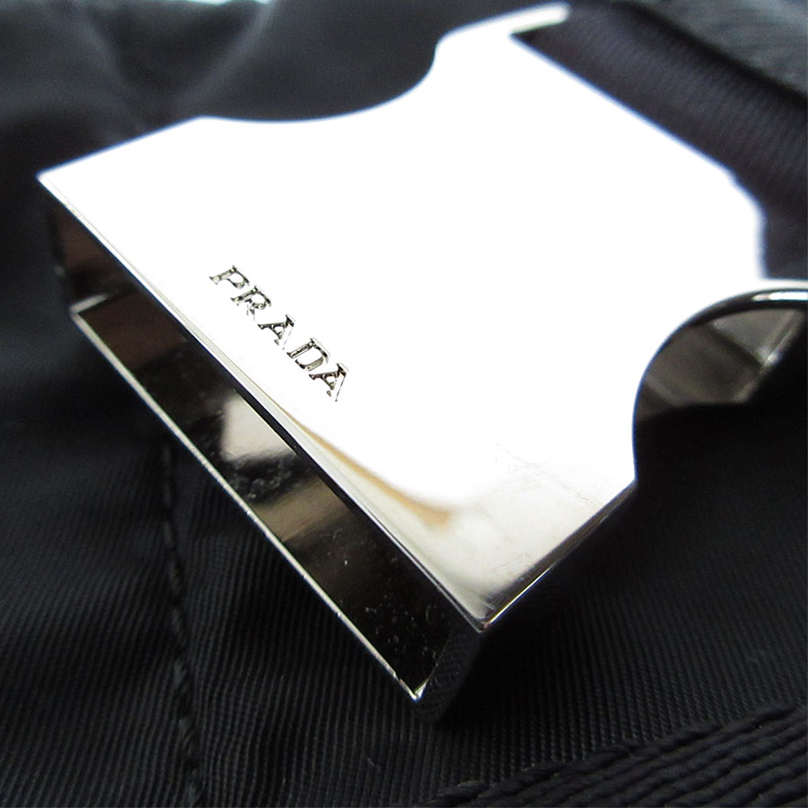 プラダ PRADA ボディバッグ ナイロン ブラック シルバー メンズ s0423f プラダ PRADA ボディバッグ ナイロン ブラック シルバー メンズ s0423f
