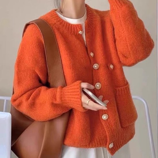 カーディガン レディース ニット セーター ラウンドネック 長袖 パールボタン ポケット レトロ クラシカル 無地 5color かわいい ガーリー カジュアル おでかけ デート おしゃれ カーディガン レディース ニット セーター ラウンドネック 長袖 パールボタン ポケット レトロ クラシカル 無地 5color かわいい ガーリー カジュアル おでかけ デート おしゃれ