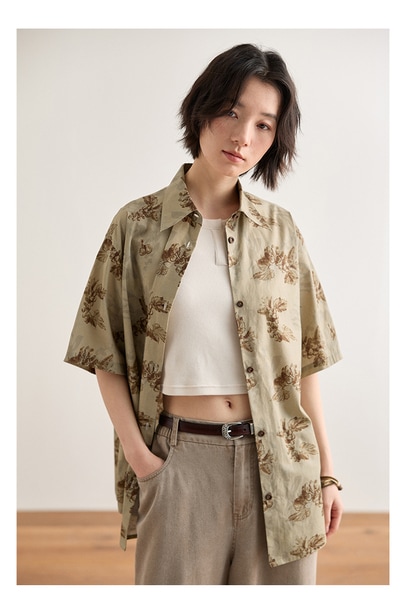 ゆったりとしたレトロなプリントの半袖トップ ゆったりとしたレトロなプリントの半袖トップ