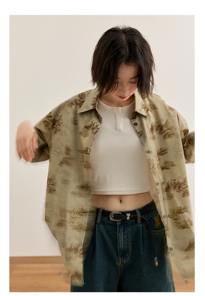 ゆったりとしたレトロなプリントの半袖トップ ゆったりとしたレトロなプリントの半袖トップ