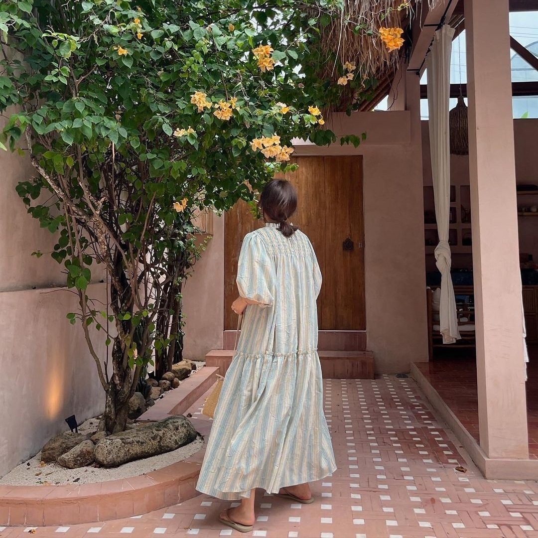 レディース ワンピース フレア マキシ 5分袖 ボリューム袖 バルーン袖 袖あり スタンドカラー ワイド フレア 切り替え フェミニン シフォン フリル シャーリング ヴィンテージ 配色 薄手 レディース ワンピース フレア マキシ 5分袖 ボリューム袖 バルーン袖 袖あり スタンドカラー ワイド フレア 切り替え フェミニン シフォン フリル シャーリング ヴィンテージ 配色 薄手