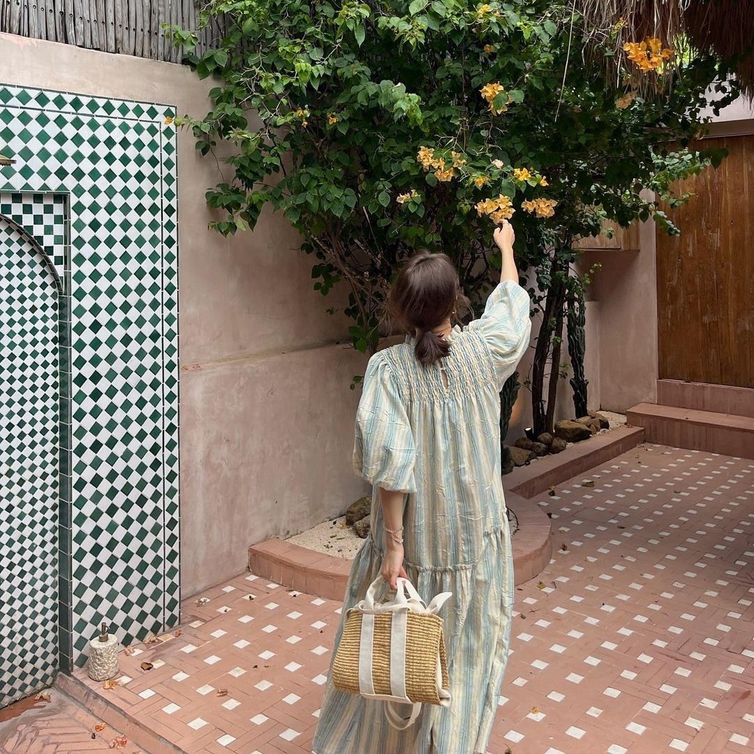 レディース ワンピース フレア マキシ 5分袖 ボリューム袖 バルーン袖 袖あり スタンドカラー ワイド フレア 切り替え フェミニン シフォン フリル シャーリング ヴィンテージ 配色 薄手 レディース ワンピース フレア マキシ 5分袖 ボリューム袖 バルーン袖 袖あり スタンドカラー ワイド フレア 切り替え フェミニン シフォン フリル シャーリング ヴィンテージ 配色 薄手