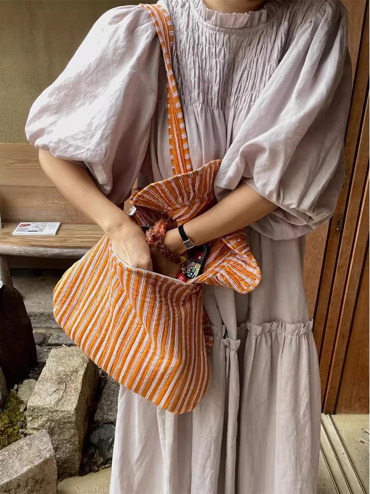 レディース ワンピース フレア マキシ 5分袖 ボリューム袖 バルーン袖 袖あり スタンドカラー ワイド フレア 切り替え フェミニン シフォン フリル シャーリング ヴィンテージ 配色 薄手 レディース ワンピース フレア マキシ 5分袖 ボリューム袖 バルーン袖 袖あり スタンドカラー ワイド フレア 切り替え フェミニン シフォン フリル シャーリング ヴィンテージ 配色 薄手