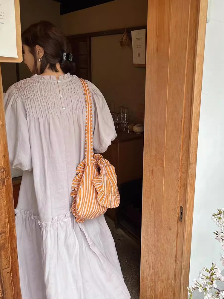 レディース ワンピース フレア マキシ 5分袖 ボリューム袖 バルーン袖 袖あり スタンドカラー ワイド フレア 切り替え フェミニン シフォン フリル シャーリング ヴィンテージ 配色 薄手 レディース ワンピース フレア マキシ 5分袖 ボリューム袖 バルーン袖 袖あり スタンドカラー ワイド フレア 切り替え フェミニン シフォン フリル シャーリング ヴィンテージ 配色 薄手