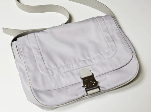 ★Matin Kim★BIG BUCKLE BAG★大人気★ ☆MATIN KIM☆BIG BUCKLE BAG☆送料・関税込☆ (Matin Kim