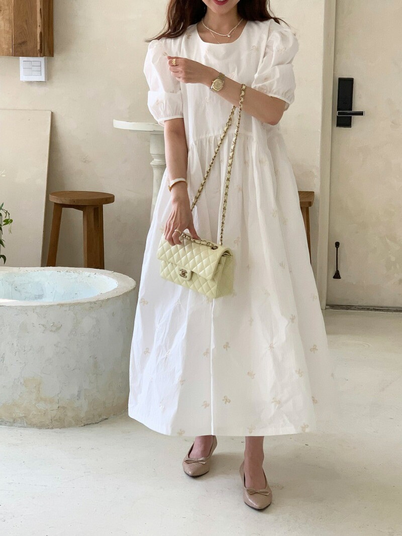 [メガ割りSALE]リボンパフスリーブ刺繍ワンピース