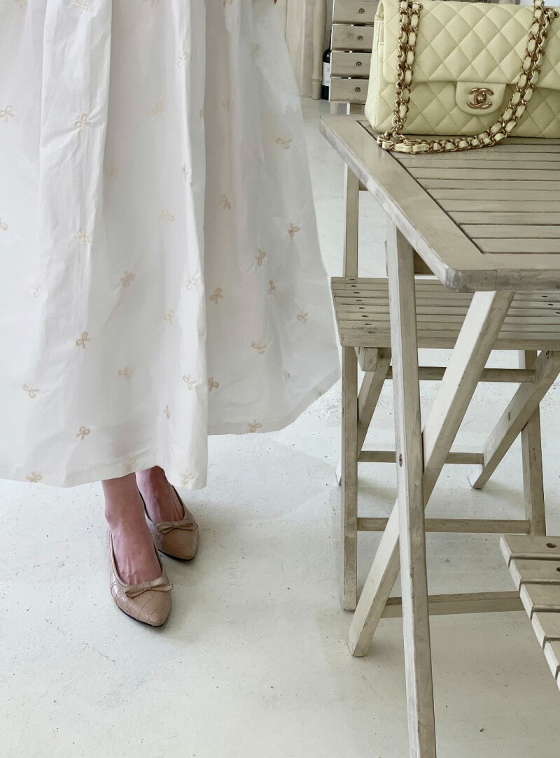 [メガ割りSALE]リボンパフスリーブ刺繍ワンピース