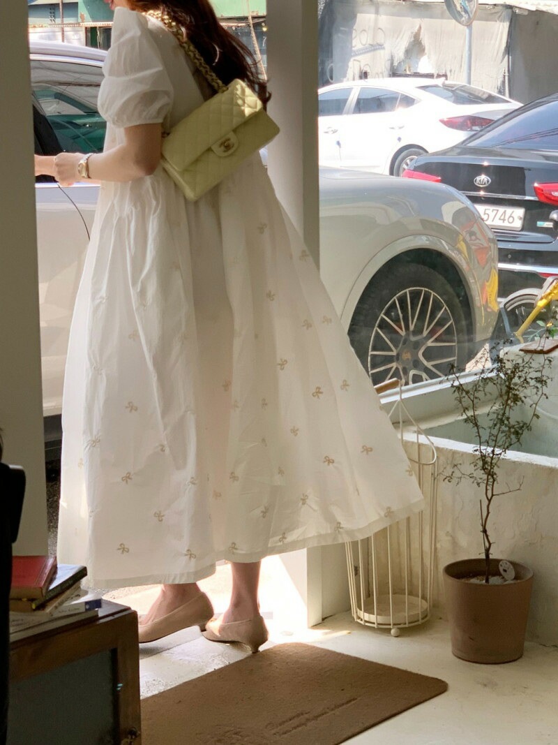 [メガ割りSALE]リボンパフスリーブ刺繍ワンピース