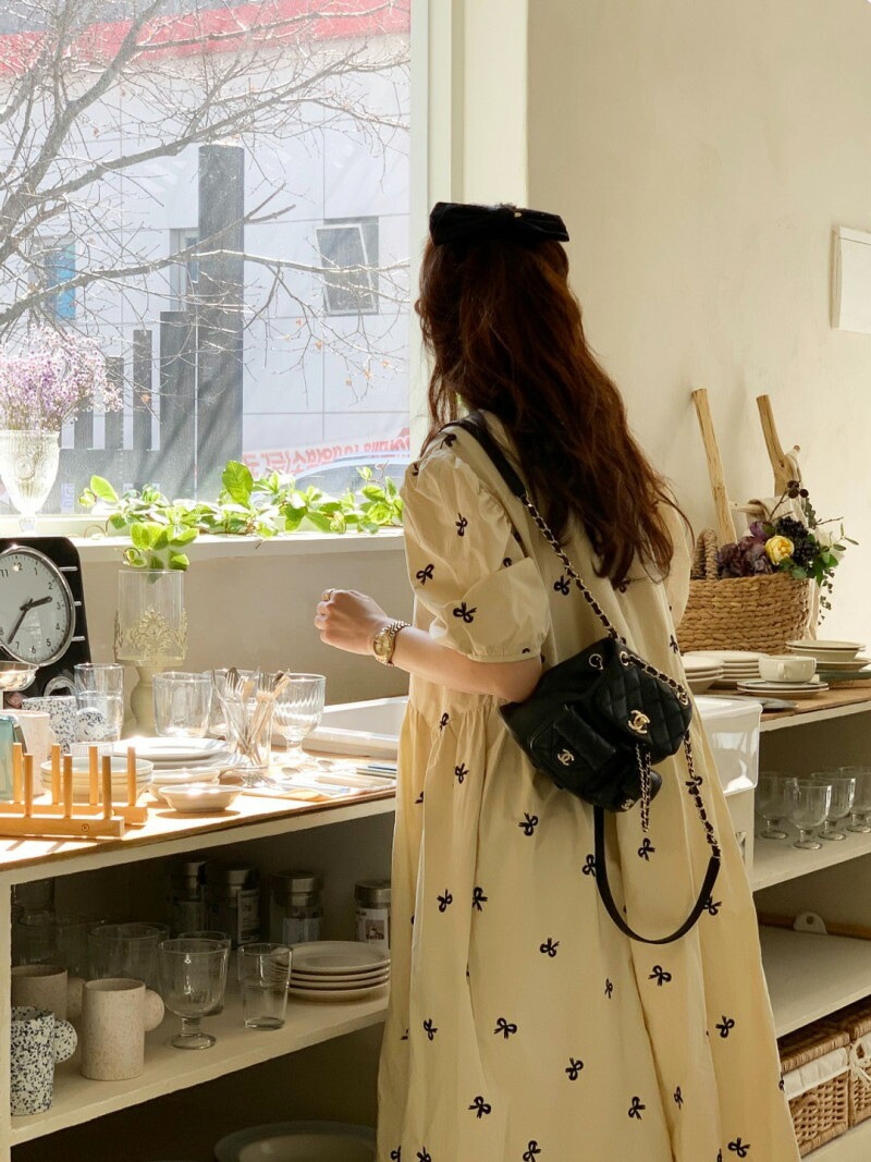 [メガ割りSALE]リボンパフスリーブ刺繍ワンピース