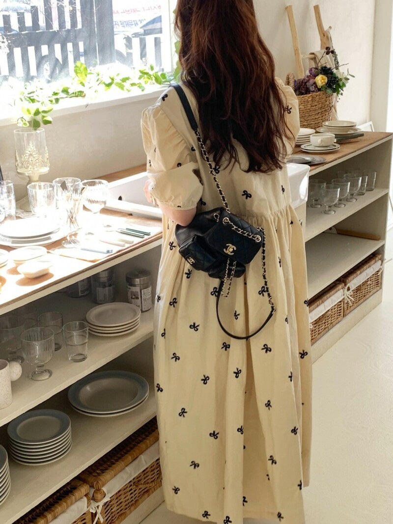 [メガ割りSALE]リボンパフスリーブ刺繍ワンピース