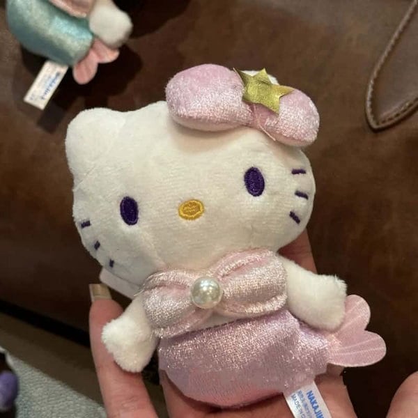 日焼けキティ キティちゃん SPINNS ミニウォレット 日焼けキティ - メルカリ