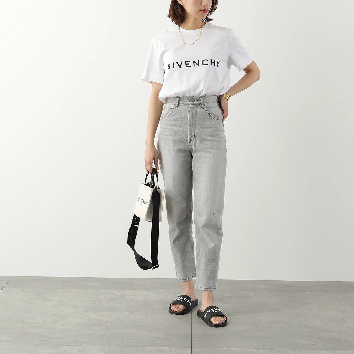 GIVENCHY ジバンシィ サンダル SLIDE FLAT SANDALS BE3004E1UM レディース フラット シャワーサンダル スポーツ スポサン ロゴ シューズ 靴 100/BLANC【 GIVENCHY ジバンシィ サンダル SLIDE FLAT SANDALS BE3004E1UM レディース フラット シャワーサンダル スポーツ スポサン ロゴ シューズ 靴 100/BLANC【