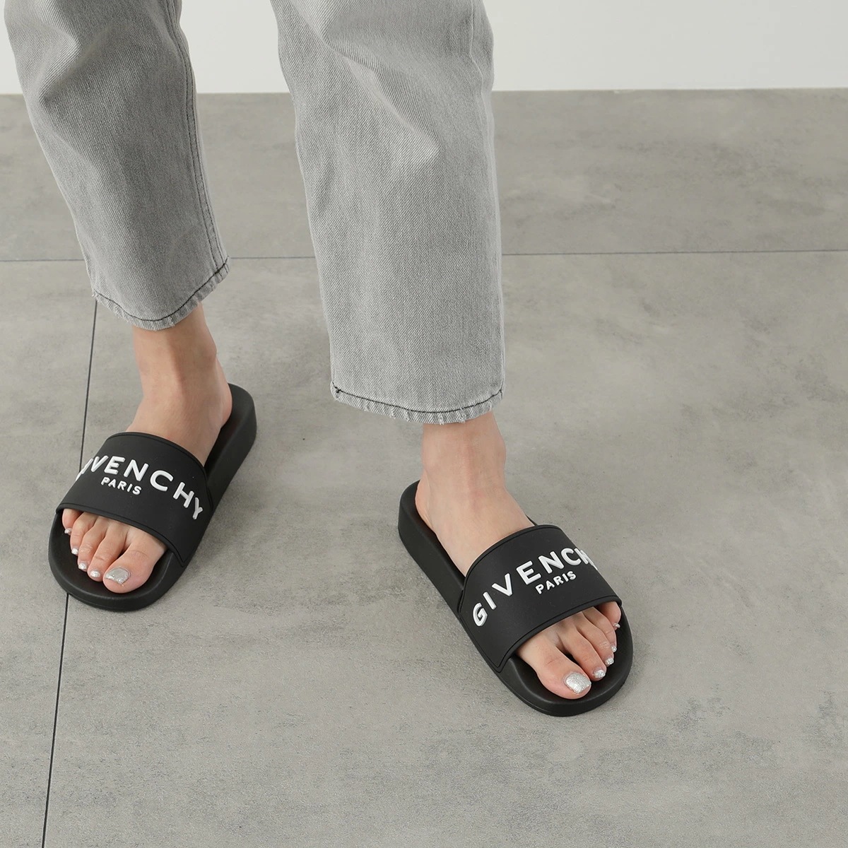 GIVENCHY ジバンシィ サンダル SLIDE FLAT SANDALS BE3004E1UM レディース フラット シャワーサンダル スポーツ スポサン ロゴ シューズ 靴 100/BLANC【 GIVENCHY ジバンシィ サンダル SLIDE FLAT SANDALS BE3004E1UM レディース フラット シャワーサンダル スポーツ スポサン ロゴ シューズ 靴 100/BLANC【