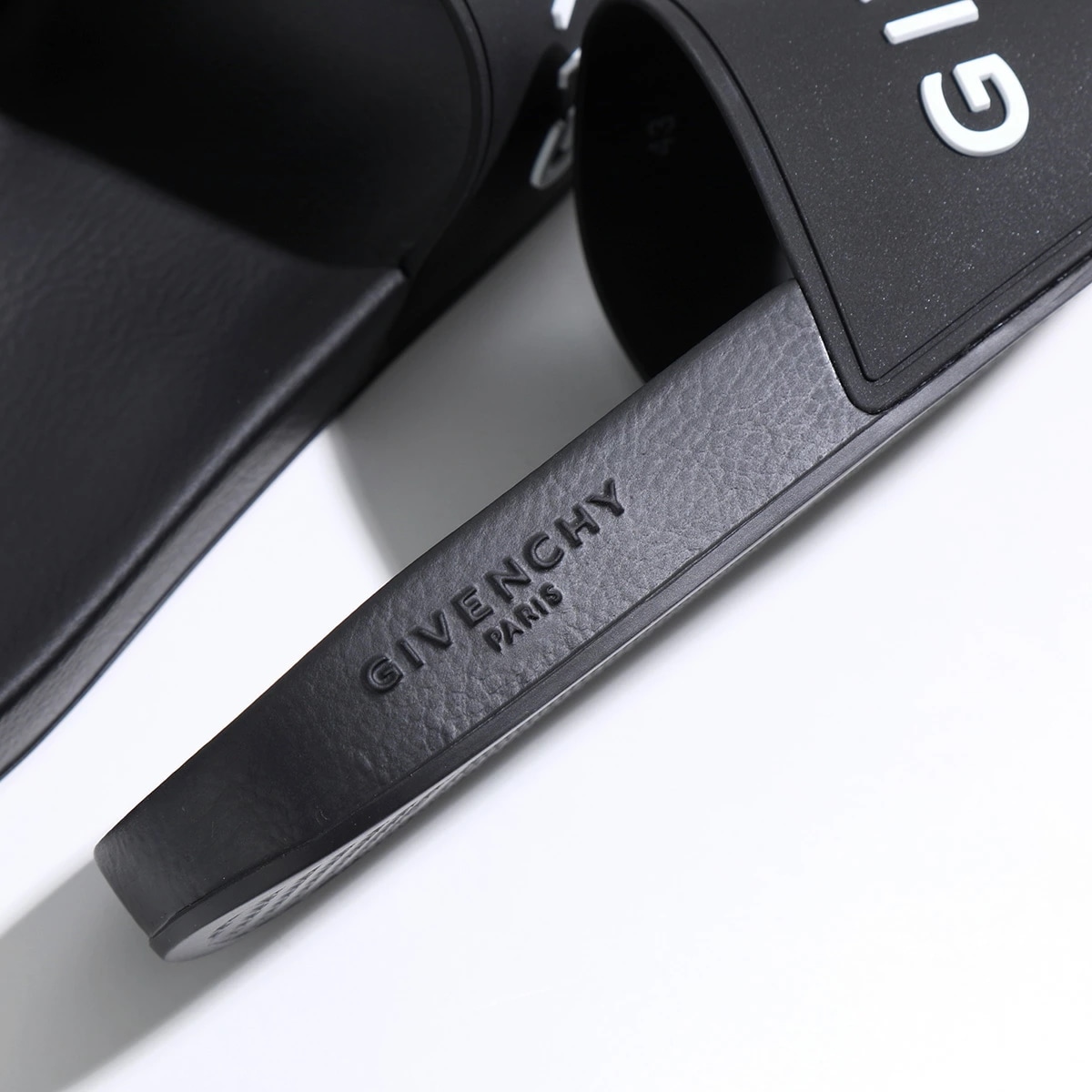 GIVENCHY ジバンシィ サンダル SLIDE FLAT SANDALS BE3004E1UM レディース フラット シャワーサンダル スポーツ スポサン ロゴ シューズ 靴 100/BLANC【 GIVENCHY ジバンシィ サンダル SLIDE FLAT SANDALS BE3004E1UM レディース フラット シャワーサンダル スポーツ スポサン ロゴ シューズ 靴 100/BLANC【