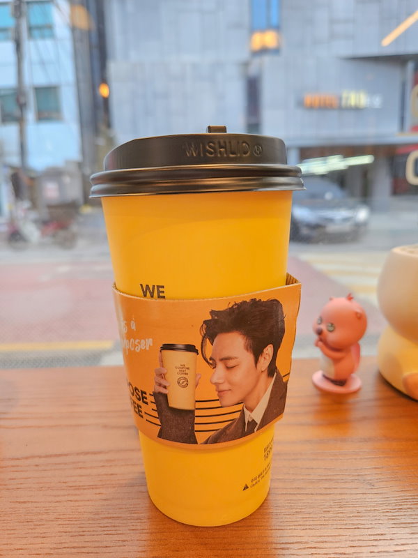 日本先行発売！BTSコーヒー“ホットブリューアメリカーノ” Black