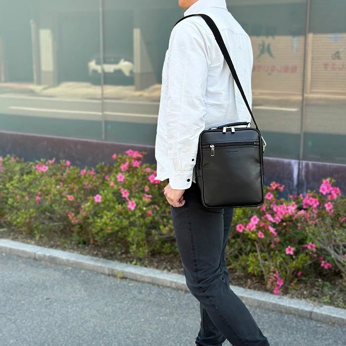 ショルダーバッグ 軽量 縦型 肩掛け メンズ ブランド ANDY HAWARD 16482 B5用紙サイズ収納 手持ちバンドル 黒 ２層 2WAY 冠婚葬祭 通勤 外出 鞄倶楽部