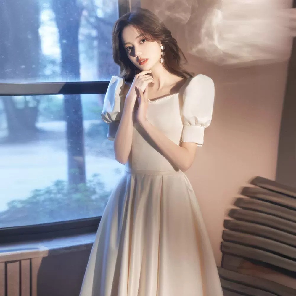 宴会イブニングドレス 2024 新しいライトシャンパンサテンパフスリーブロングドレスホストアート試験コーラスドレス 宴会イブニングドレス 2024 新しいライトシャンパンサテンパフスリーブロングドレスホストアート試験コーラスドレス