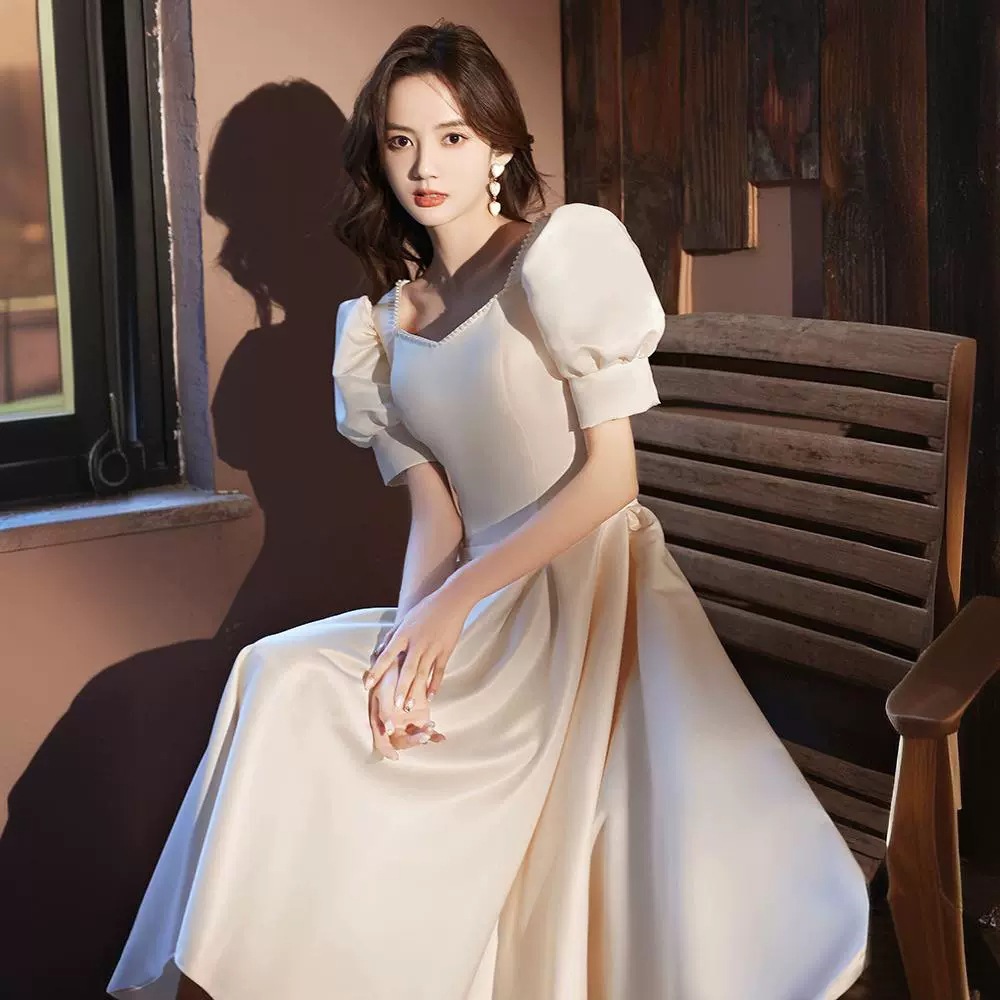 宴会イブニングドレス 2024 新しいライトシャンパンサテンパフスリーブロングドレスホストアート試験コーラスドレス 宴会イブニングドレス 2024 新しいライトシャンパンサテンパフスリーブロングドレスホストアート試験コーラスドレス