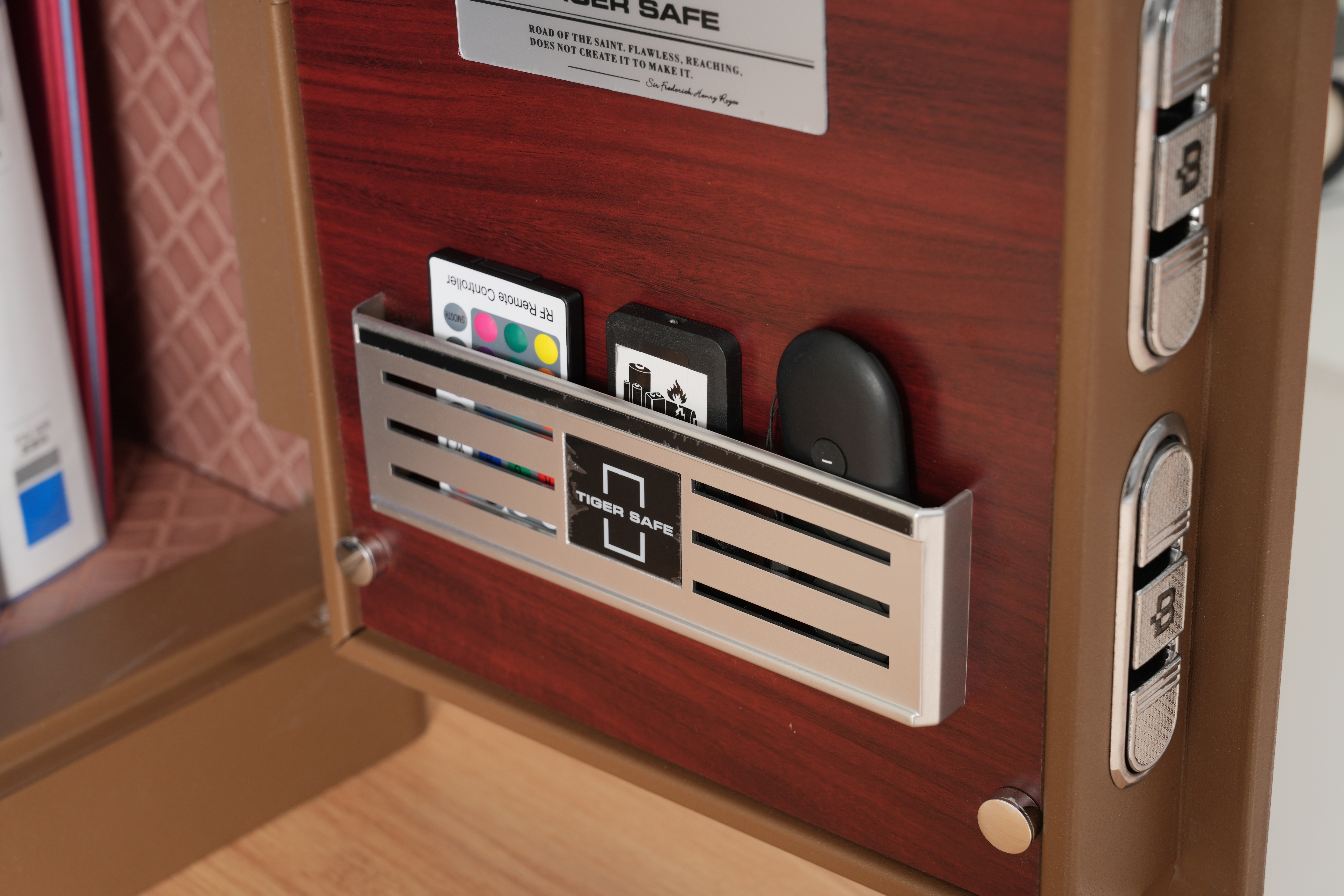 85金庫 家庭用 59.5L 指紋認証 防犯金庫 大型金庫 緊急電池ボックス付き アラーム機能付き 鍵付き 防盗 旅館 店舗 事務所 ホテル 業務用 日本語取扱説明書付 書類保管 a4ファイル 壁に固 85金庫 家庭用 59.5L 指紋認証 防犯金庫 大型金庫 緊急電池ボックス付き アラーム機能付き 鍵付き 防盗 旅館 店舗 事務所 ホテル 業務用 日本語取扱説明書付 書類保管 a4ファイル 壁に固