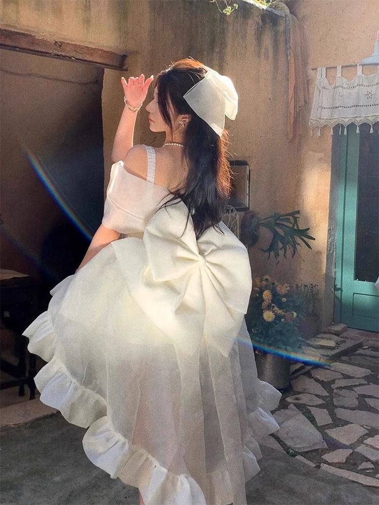 【2枚購入で 3oo円OFF！】高校生 卒業式ドレス 前ショート 後ろロング 2025年 軽めウエディングドレス 成人式 十八歳