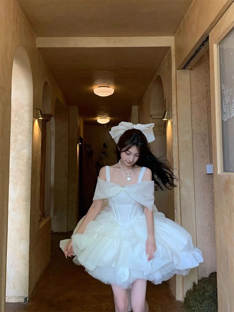 【2枚購入で 3oo円OFF！】高校生 卒業式ドレス 前ショート 後ろロング 2025年 軽めウエディングドレス 成人式 十八歳