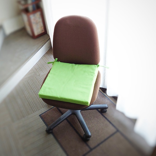 低反発 シートクッション ライトグリーン[オックス] 無地 綿100%のカバー付き いす用 クッショ