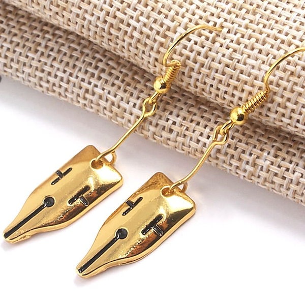 PASSIONE ＋「8時30分」岸辺露伴イヤリング　2個セット PASSIONE ＋「8時30分」岸辺露伴イヤリング 2個セット 2025年