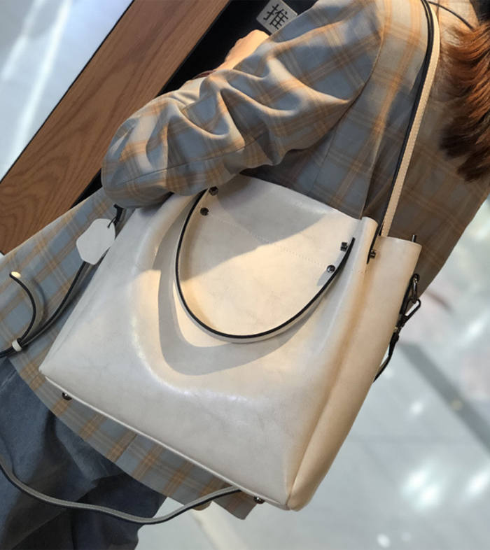 今だけ!トートバッグ 本革 レディース a4 通勤 大きめ ファスナー付き A4対応 2way ハンドバッグ 牛革 通勤バッグ トートバッグ 大容量 弁当 光沢 収納 大きめ 年中 大人 本革バッグ 今だけ!トートバッグ 本革 レディース a4 通勤 大きめ ファスナー付き A4対応 2way ハンドバッグ 牛革 通勤バッグ トートバッグ 大容量 弁当 光沢 収納 大きめ 年中 大人 本革バッグ