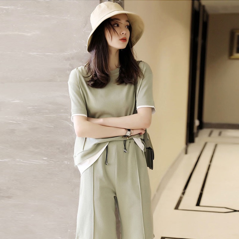 2点セット セットアップ 上下セット Tシャツ カットソー 半袖 ハイネック ミディアム丈 重ね着風 ハーフパンツ ワンプリーツ ウエストゴム 部屋着 ルームウエア かわいい 大人可愛い きれいめ 2点セット セットアップ 上下セット Tシャツ カットソー 半袖 ハイネック ミディアム丈 重ね着風 ハーフパンツ ワンプリーツ ウエストゴム 部屋着 ルームウエア かわいい 大人可愛い きれいめ