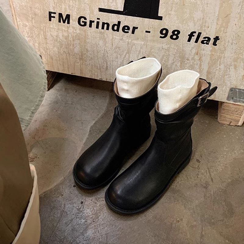 レトロなシンプルな薄いローヒールマーチンブーツ女性2024新しい秋と冬のニッチバックルバイカーブーツ騎士ブーツ