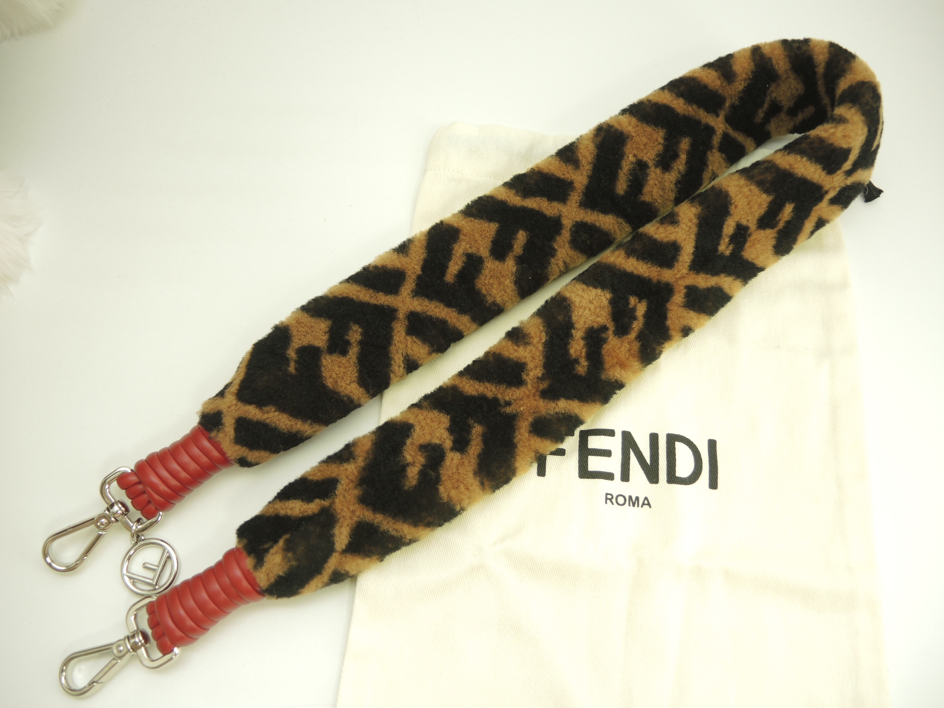 ロングショルダーストラップ FFモチーフ ムートン茶黒 太め 美品@ 21 ロングショルダーストラップ FFモチーフ ムートン茶黒 太め 美品@ 21