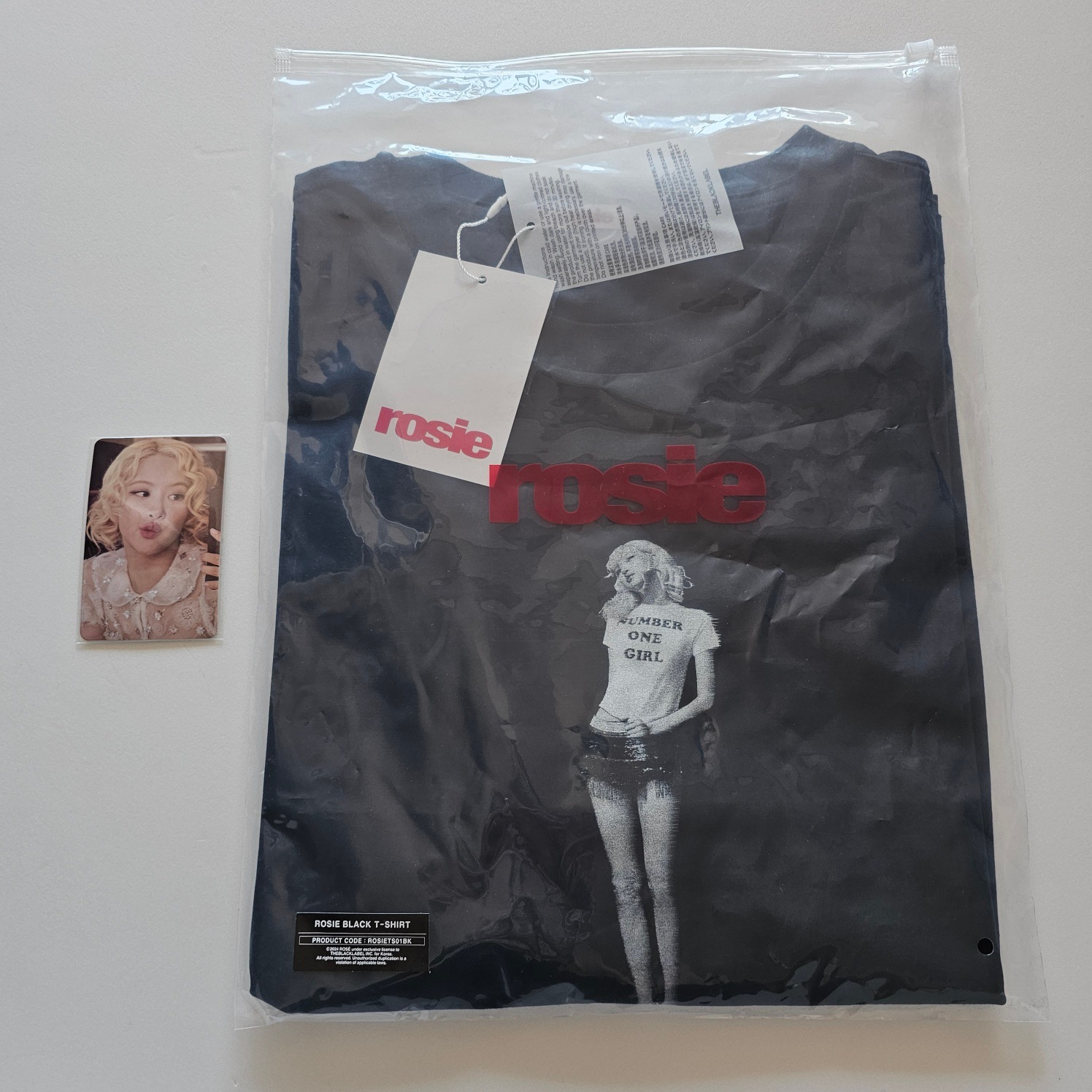 [公式] ROSE [rosie] Pop-Up Store at The Hyundai Seoul MD : Rosie Black T-SHIRT