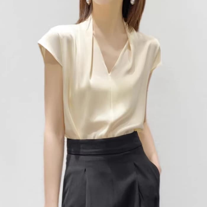 レディース トップス シャツ 半袖 Vネック ストレート Iライン 薄手 かわいい 大人可愛い きれいめ シンプル 上品 おしゃれ こなれ感 クール エレガント 存在感 フォーマル とろみ感 抜け感 レディース トップス シャツ 半袖 Vネック ストレート Iライン 薄手 かわいい 大人可愛い きれいめ シンプル 上品 おしゃれ こなれ感 クール エレガント 存在感 フォーマル とろみ感 抜け感