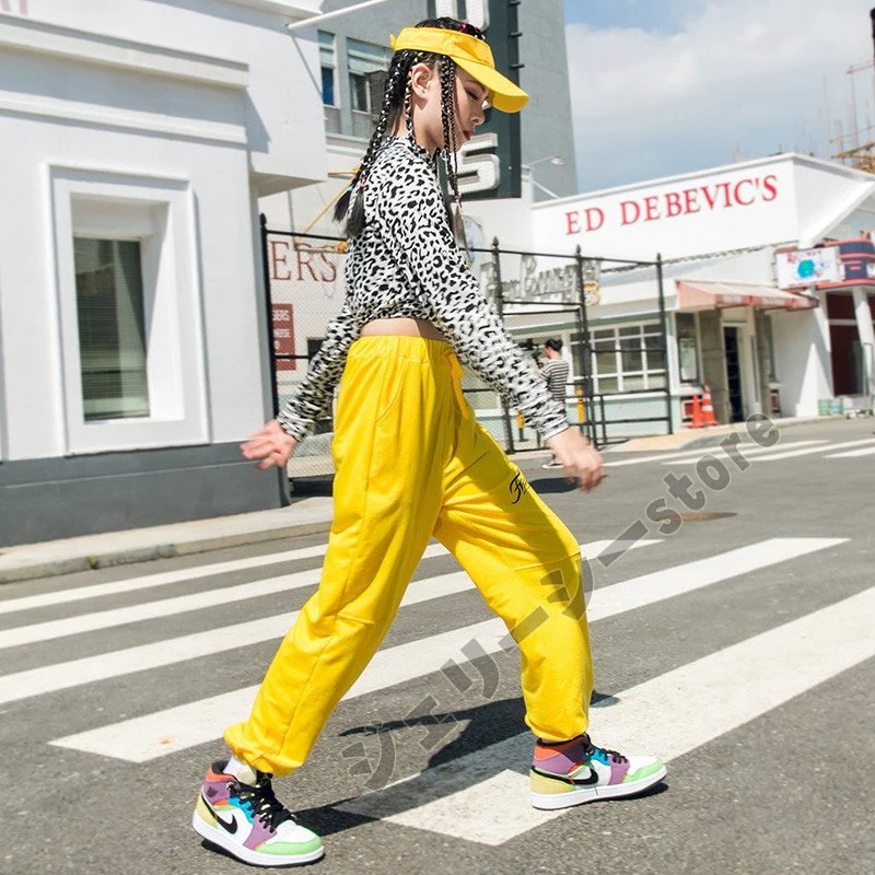 hot!!!ヒョウ柄 キッズ ダンス衣装 ヘソ出し パンツセット イエローパンツ タンクトップ 長袖トップス へ hot!!!ヒョウ柄 キッズ ダンス衣装 ヘソ出し パンツセット イエローパンツ タンクトップ 長袖トップス へ