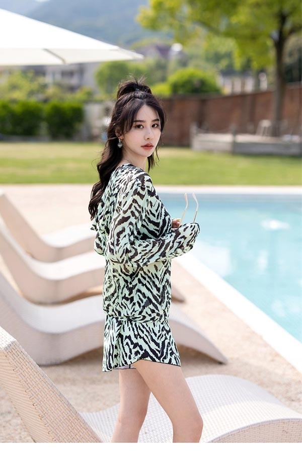 タンキニ 水着 レディース ラッシュガード 長袖 フード 大きいサイズ スポーツブラ ショートパンツ ビキニ ハイウエスト ボーイレッグ ワイヤーなし パッド付 ゼブラ柄 体型カバー セパレート 海