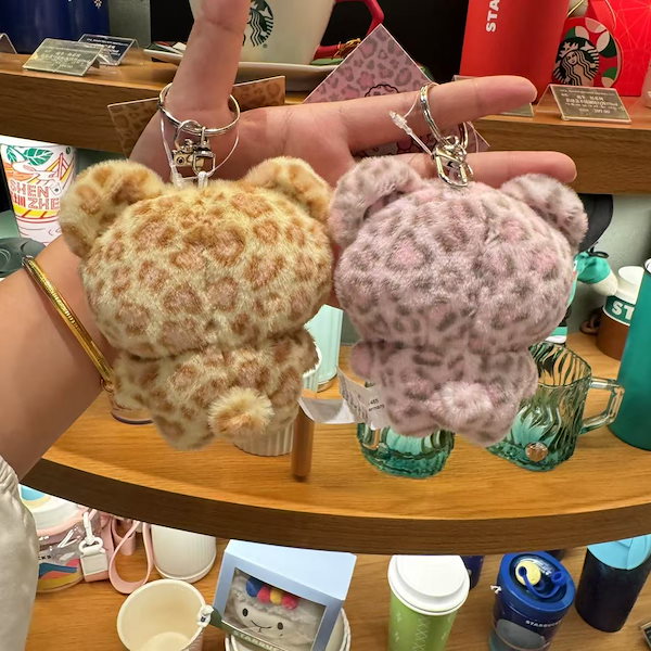 激レア⭐︎【ヒョウ柄日焼けキティ】キーホルダー 激レア⭐︎【ヒョウ柄日焼けキティ】キーホルダー 日焼けキティ