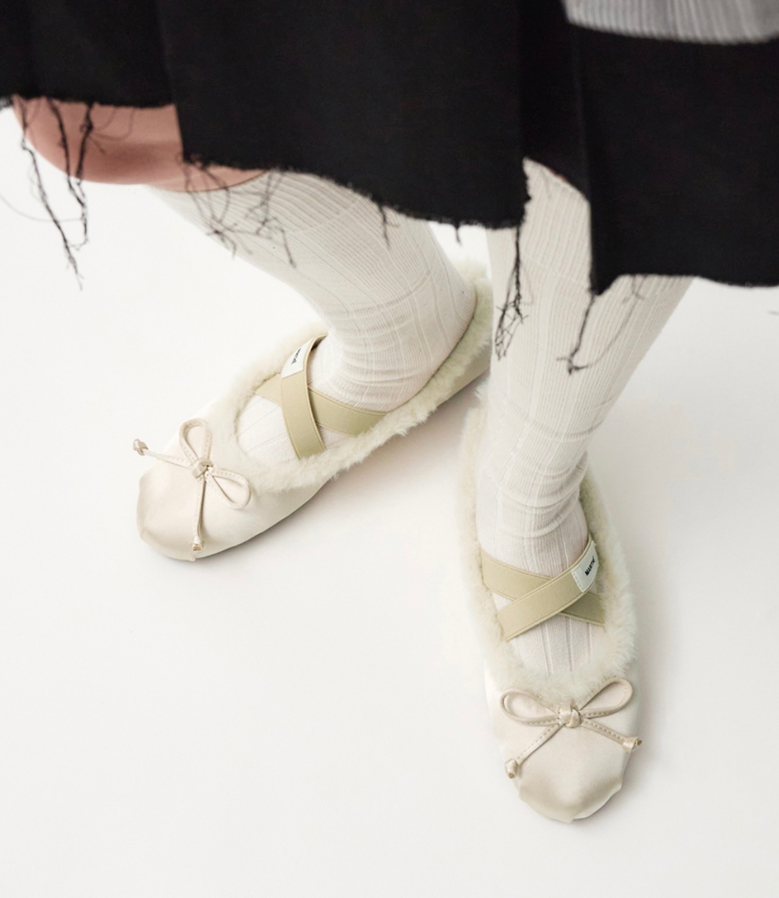 Marithe)NU WEEK CROSS BANDING RIBBON FUR FLAT SHOESクロス