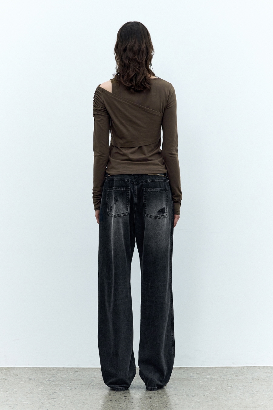 【INSILENCE】 LAYERED SHIRRING LONG SLEEVE : BROWN