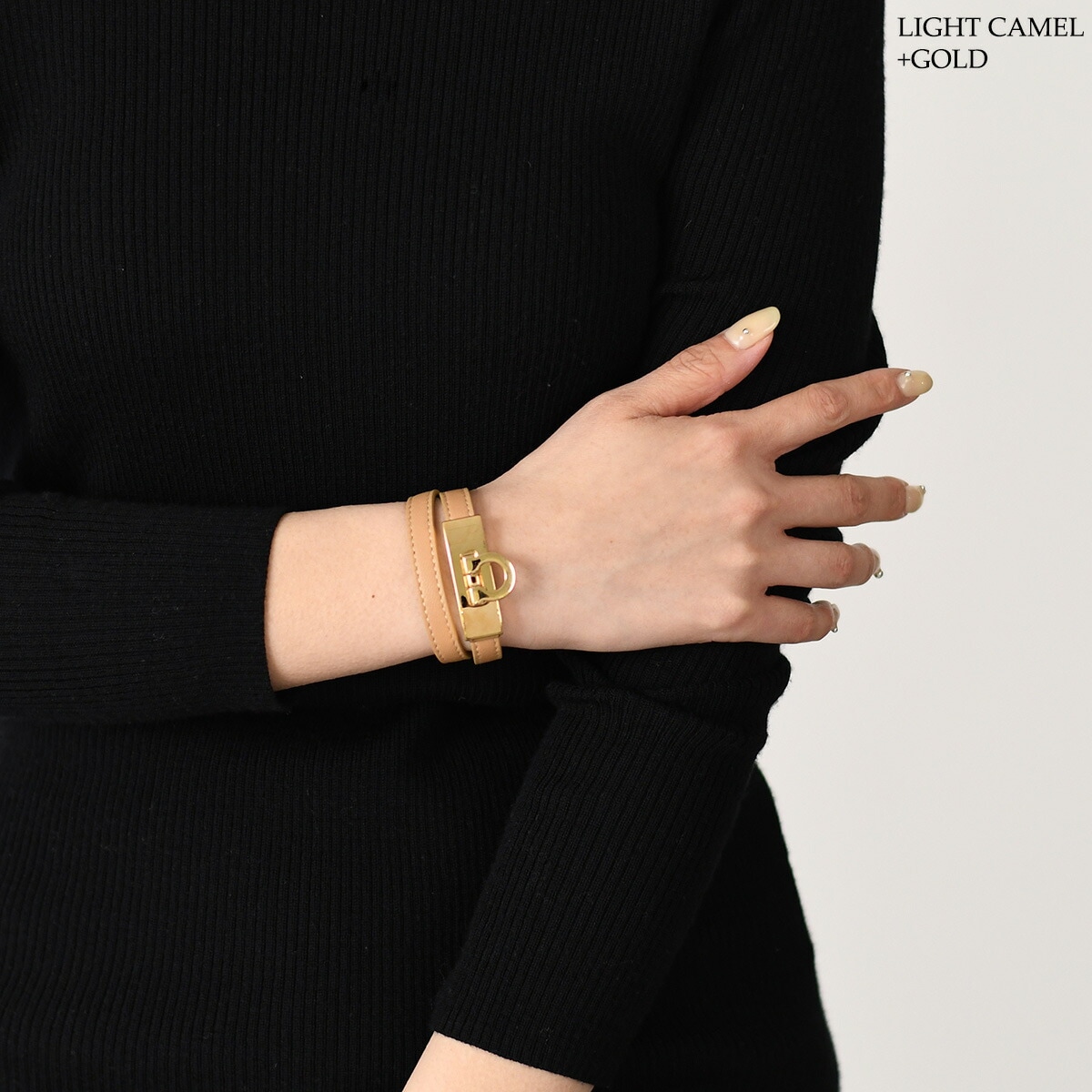 Ferragamo フェラガモ ブレスレット ゴールド マルチチャーム Y2K Ferragamo フェラガモ ブレスレット ゴールド マルチチャーム Y2K