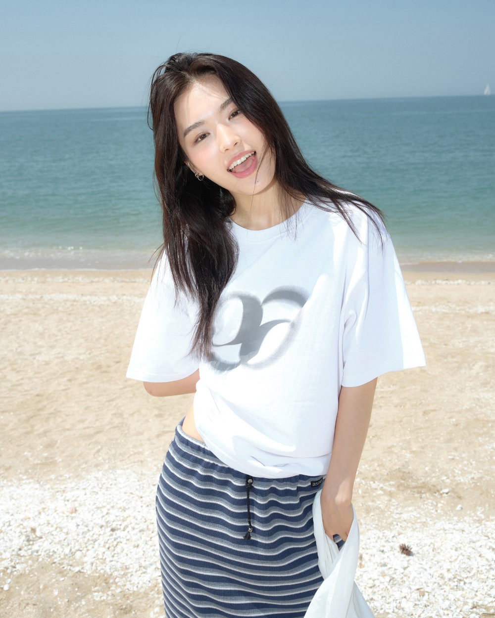 [as on] HOLIDAY OVERFIT T-SHIRT 2色 新商品 韓国人気 男女共用 肝節期 日常服 デイリー ストリートファッション