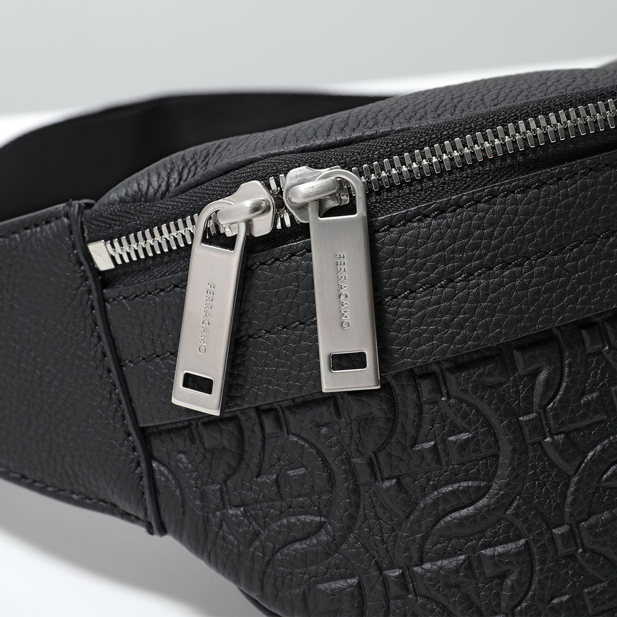 FERRAGAMO フェラガモ ボディバッグ 24 1489 メンズ ベルトバッグ レザー ガンチーニ モノグラム ウエストポーチ 鞄 769612/NERO FERRAGAMO フェラガモ ボディバッグ 24 1489 メンズ ベルトバッグ レザー ガンチーニ モノグラム ウエストポーチ 鞄 769612/NERO