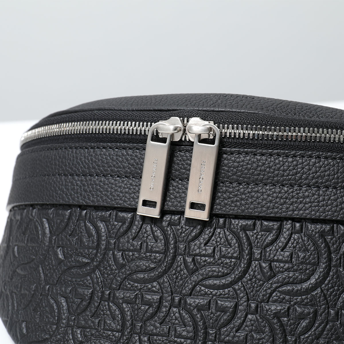 FERRAGAMO フェラガモ ボディバッグ 24 1489 メンズ ベルトバッグ レザー ガンチーニ モノグラム ウエストポーチ 鞄 769612/NERO FERRAGAMO フェラガモ ボディバッグ 24 1489 メンズ ベルトバッグ レザー ガンチーニ モノグラム ウエストポーチ 鞄 769612/NERO