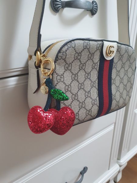 [23FW] [Charm] Cherry Sequin Leather Keyring 2色 バッグ装飾 新商品 韓国ブランド 韓国人気 韓国ファッション 学生 贈り物 ストリートファッション カ