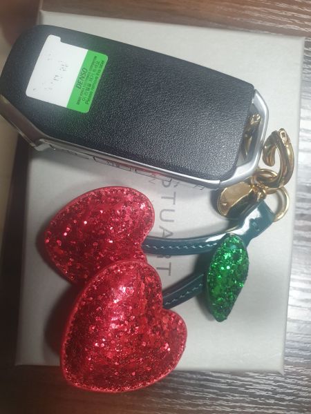 [23FW] [Charm] Cherry Sequin Leather Keyring 2色 バッグ装飾 新商品 韓国ブランド 韓国人気 韓国ファッション 学生 贈り物 ストリートファッション カ